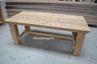 Steigerhouten tafel